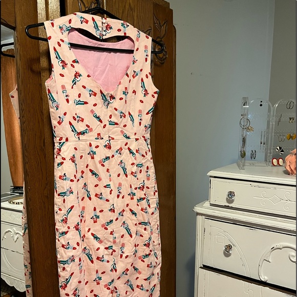 Dress with lipstick designs super cute - Picture 2 of 5